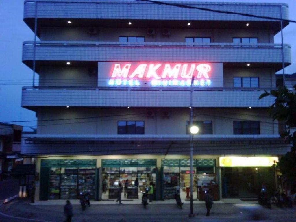 Hotel Makmur Tarakan Esterno foto